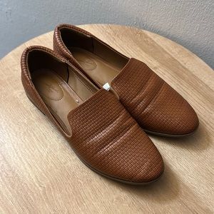 Universal thread loafers. Used 4-5x. Faux leather.